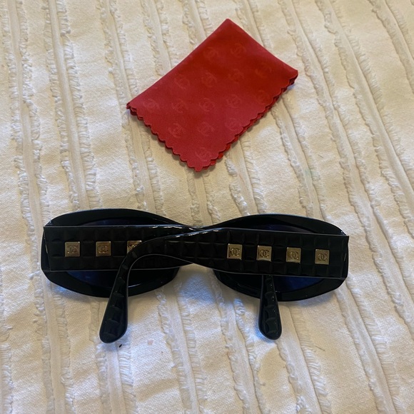 CHANEL Vintage Sunglasses - Picture 3 of 6